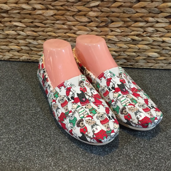 Toms Red and Green Dog Pattern Flats - Picture 3 of 14